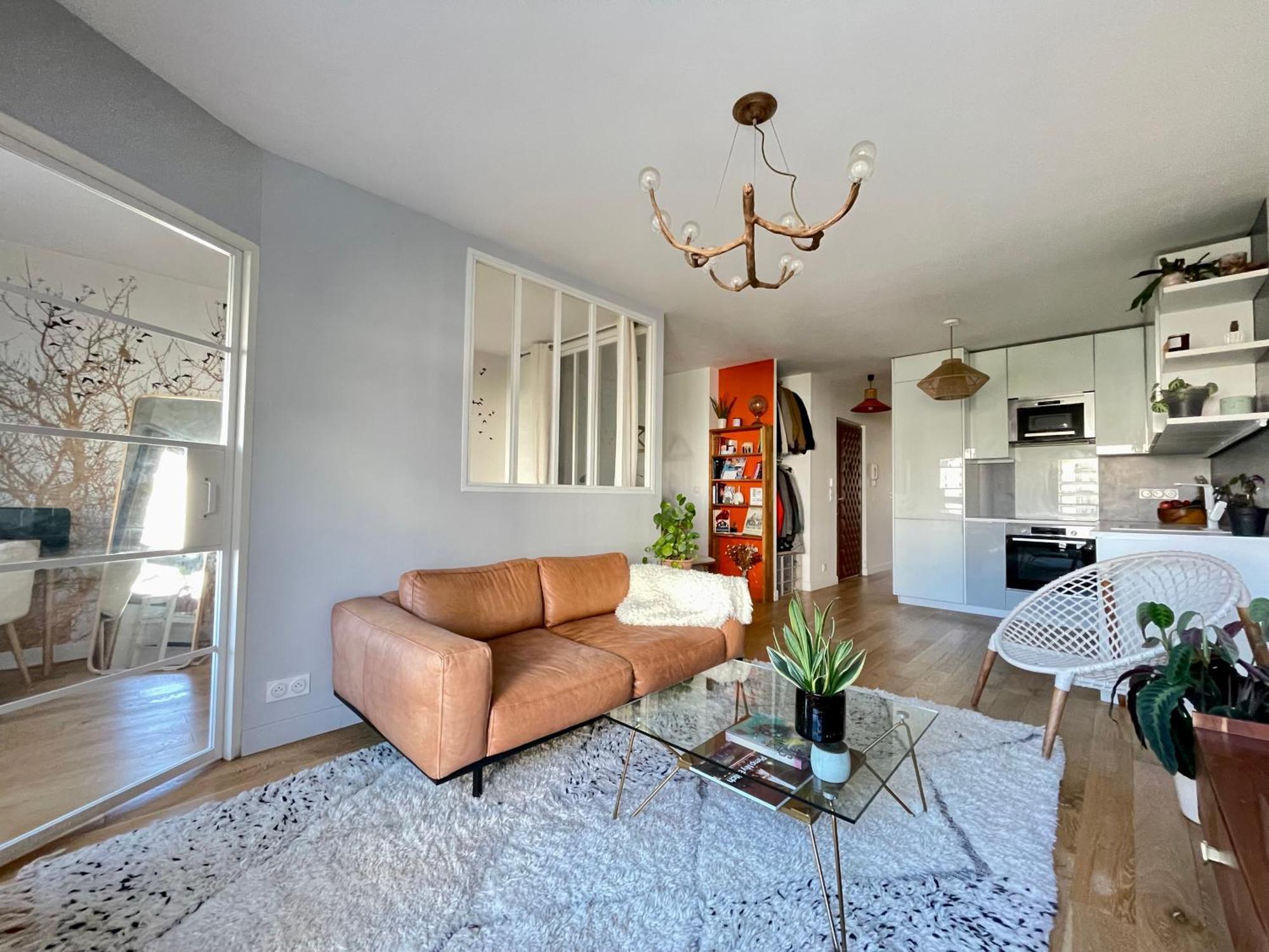 Appartement Magnifique 3 Pieces De 55m2 Au Calme Avec Balcon Parijs